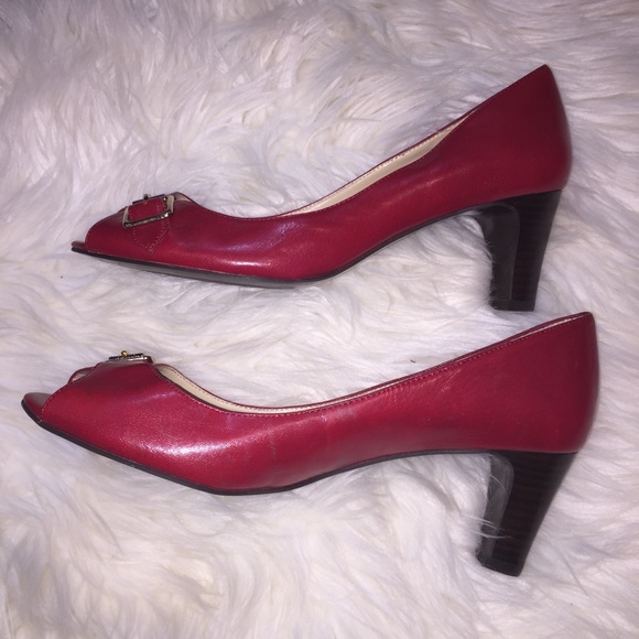Ralph Lauren Red Leather Peep Toe Heels, 7.5M - Picture 4 of 7